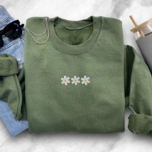 Daisy Flower Embroidered Sweatshirt, Wildflower Daisy Crewneck Sweater Gift, Women'S Cozy Floral Sweatshirt, Daisy Lover Pullover Gift